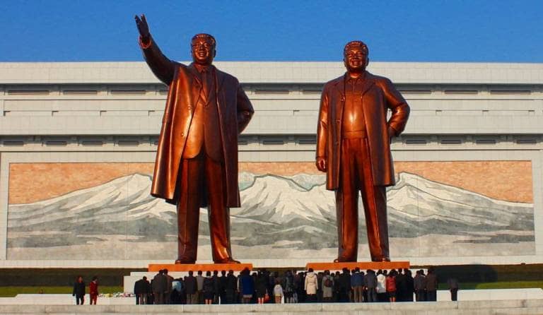 Photo du "Grand monument Mansudae" à Pyongyang en Corée du Nord